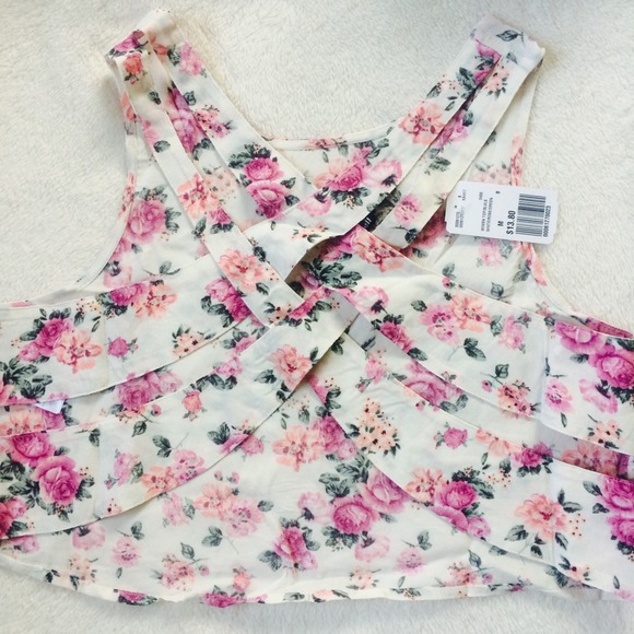 ❌SOLD❌Cross-back floral crop - Picture 2 of 4