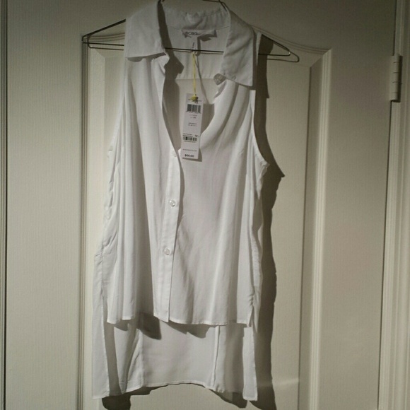 HP 🎉🎉 BCBG White Blouse🎉🎉