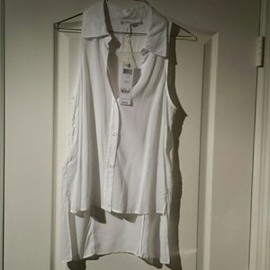 HP 🎉🎉 BCBG White Blouse🎉🎉