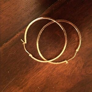 Stella and Dot Adelaide hoop gold.  Never worn