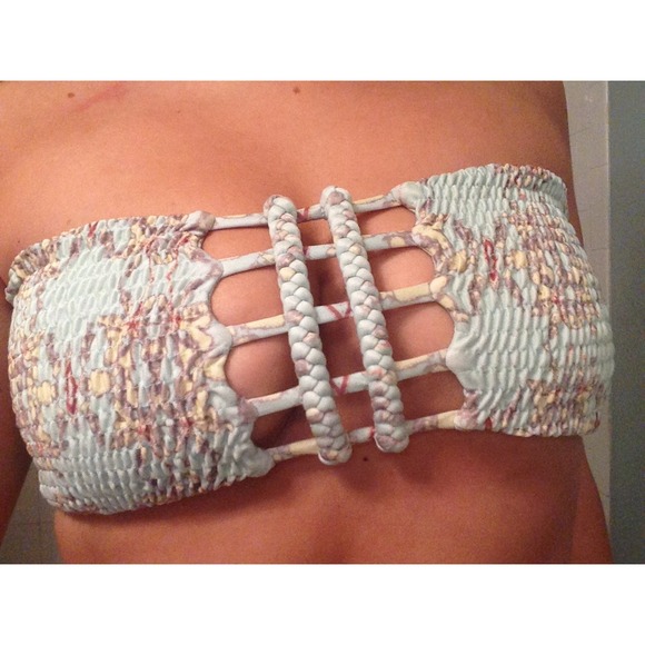 Adorable cut out bikini top