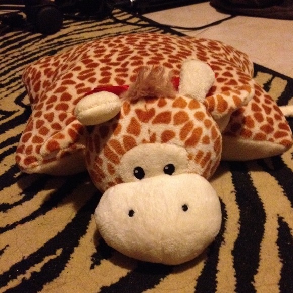 Accessories Amazing Condition Mini Giraffe Pillow Pet Poshmark