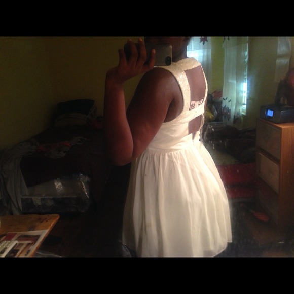 Dress - Picture 4 of 4