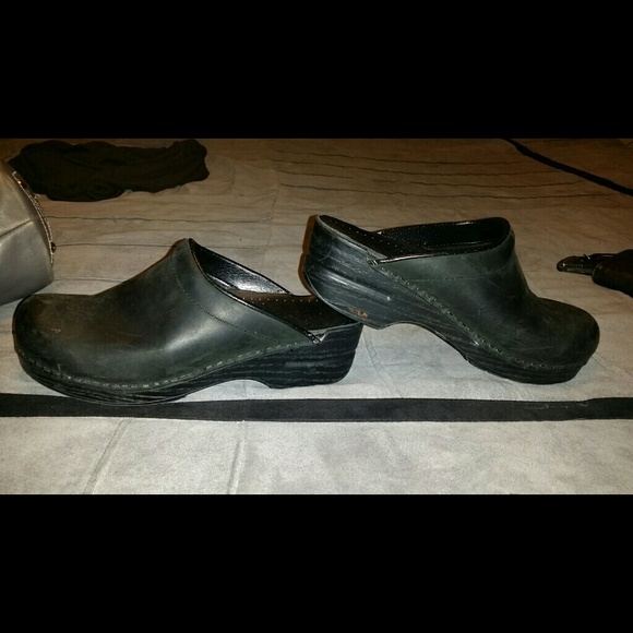 supportive slides women's