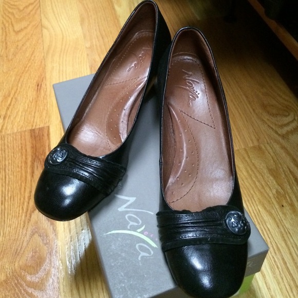 Size 7.5 Naya black leather shoes Daria