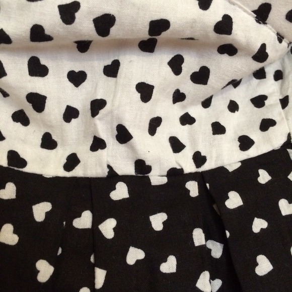 🌟HP 8/1🌟Black and White Hearts Dress - Picture 4 of 4