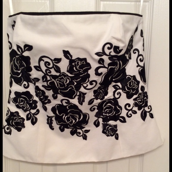 WHITE HOUSE BLACK MARKET