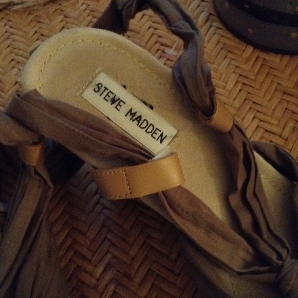 STRAPPY Wedges - Picture 2 of 4