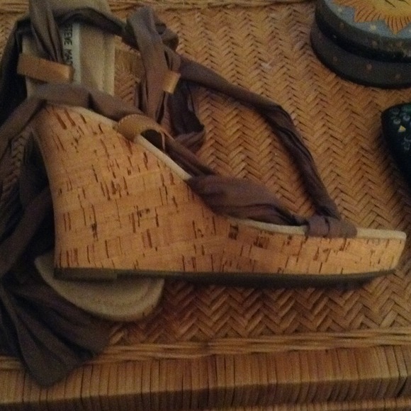 STRAPPY Wedges - Picture 3 of 4