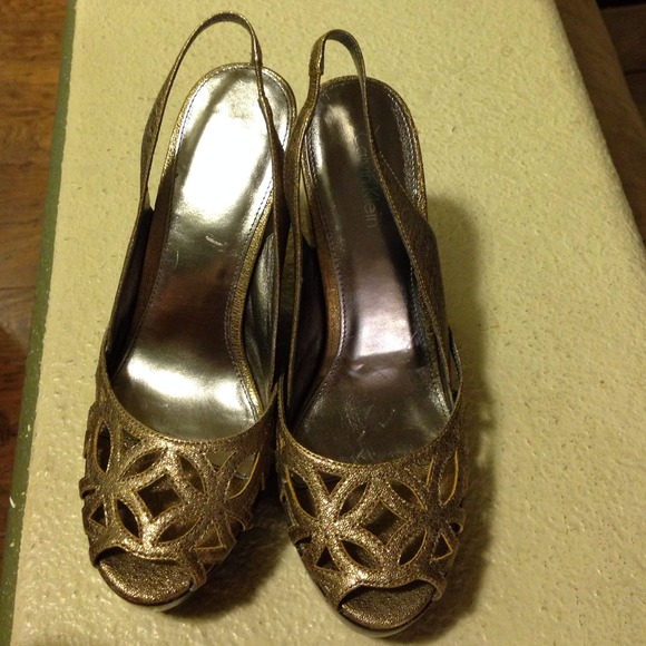 Calvin Klein gold wedges - Picture 1 of 5