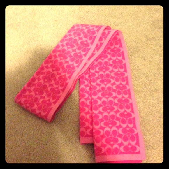Medium length coach Scarf