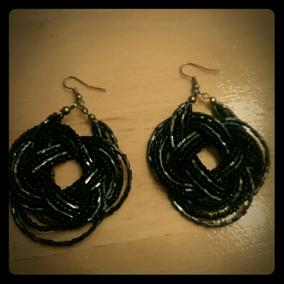 Nwot, beautiful black beaded ear rings!