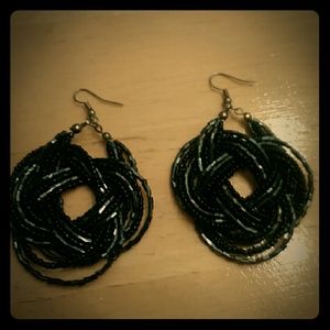Nwot, beautiful black beaded ear rings!