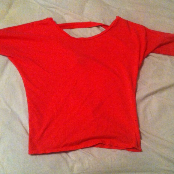 Soft pink slightly opened back, quarter sleeve.