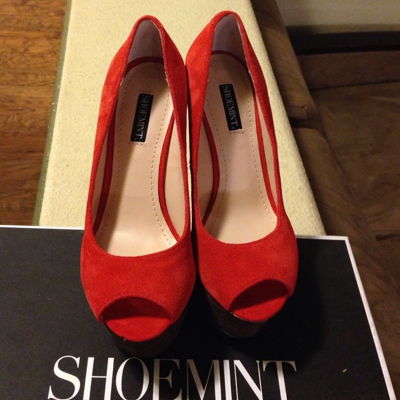 Red orange wedge from Shoemint. - Picture 1 of 4
