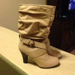 Beige scrunch boots