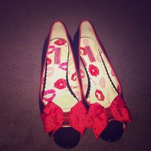Betsey Johnson Flats