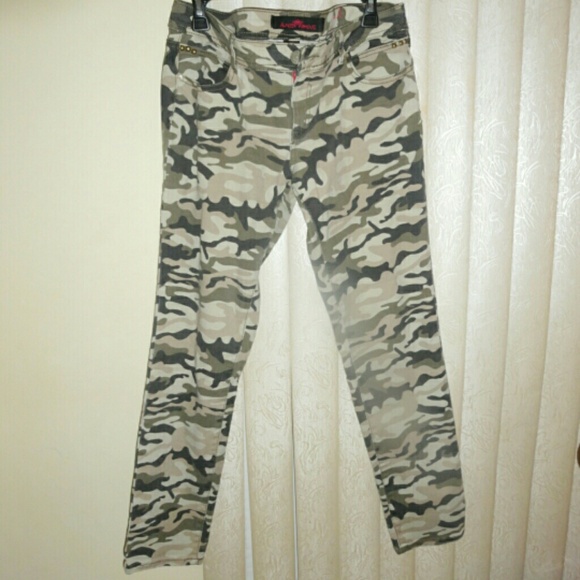 ??HP 9/4??Almost Famous Camo pants - Picture 2 of 3