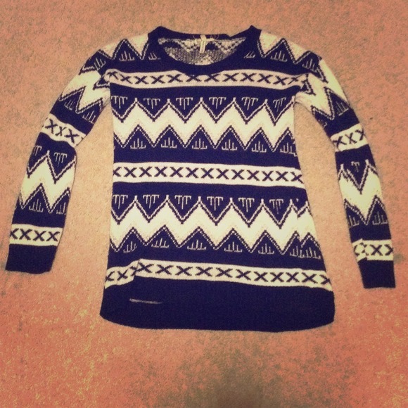 Black and White Aztec Sweater❤️