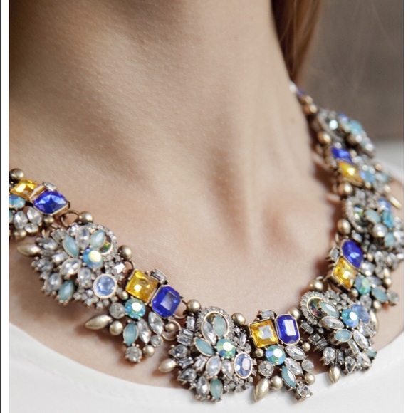 🙌🏽💎This gorgeous gold statement glam necklace - Picture 2 of 4