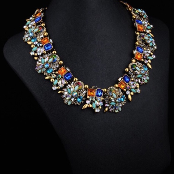 🙌🏽💎This gorgeous gold statement glam necklace - Picture 3 of 4