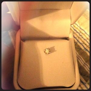1CT beautiful real diamond studd