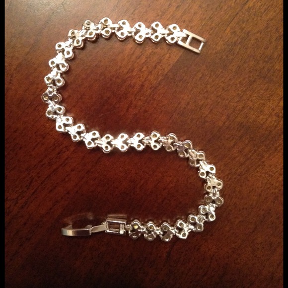 LAST ONE!🎉HOST PICK🎉Silver Cubic Zirc Bracelet - Picture 3 of 3