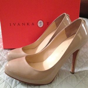 SALE 🎀 Ivanka Trump nude patent pumps
