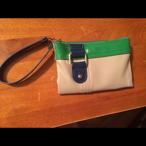 Steve Madden wristlet