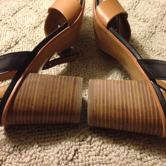 Authentic Coach Sandals - Picture 2 of 4