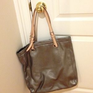 [REDUCED by $10] Michael kors tote bag (no trades)