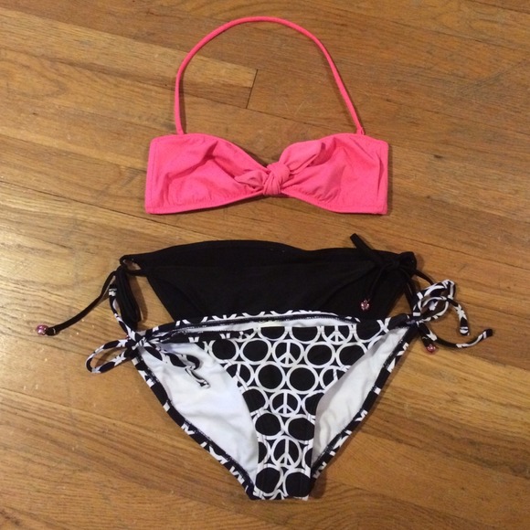 1 VS bikini top + 2 bottoms!