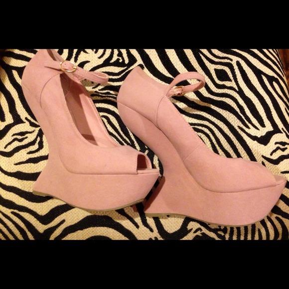 Discounted!! Pink heelless heels 💖 NEW
