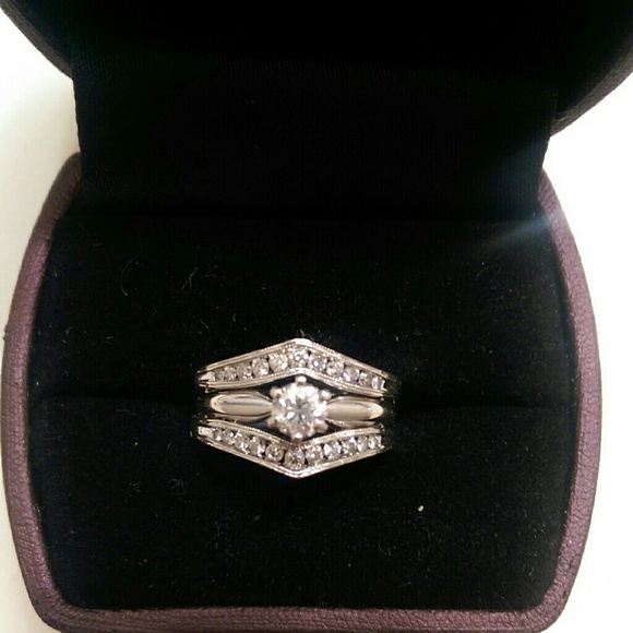 Jewelry - 💍 14kt White Gold Genuine Diamond wedding ring