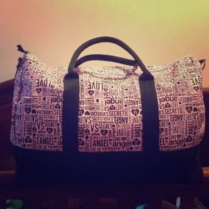 🌷Large Victoria's Secret weekender travel bag🌷