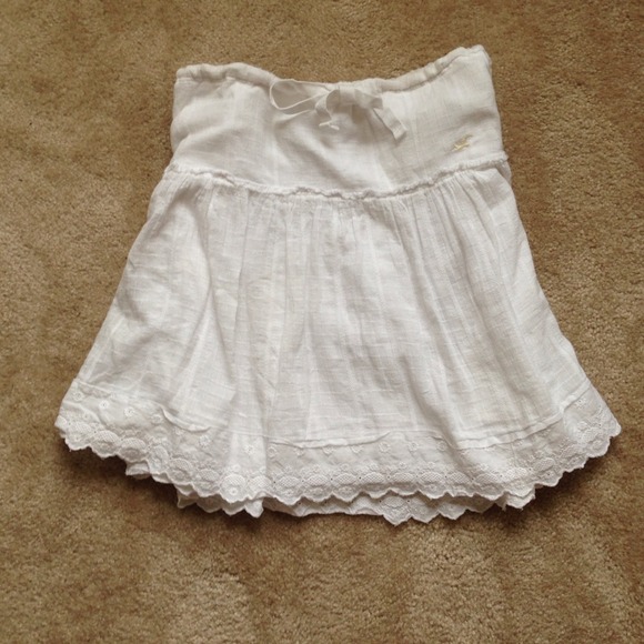 Perfect White 'flowy' skirt. - Picture 2 of 3