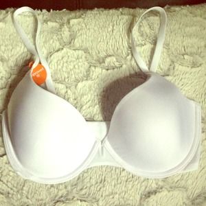 White bra 32D new with tags style: lightly lined
