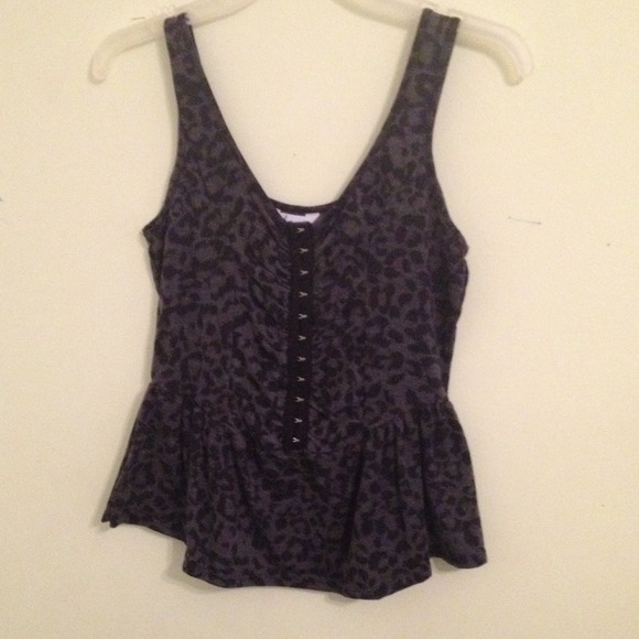Cute fitted crop top