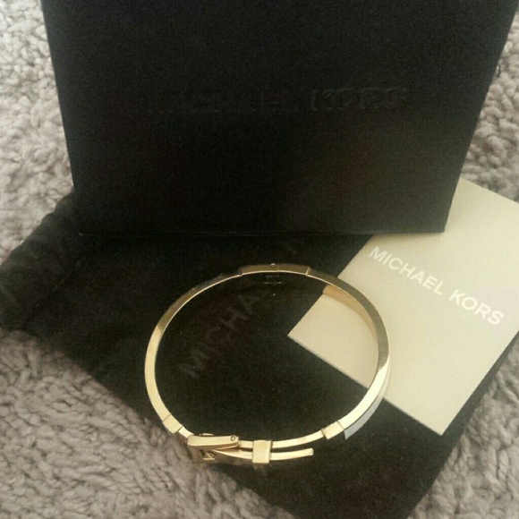 White and Gold Buckle Bracelet