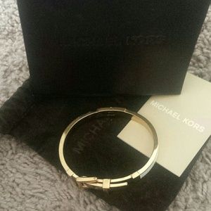 White and Gold Buckle Bracelet