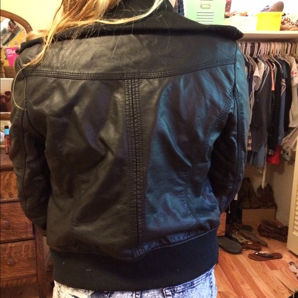 Leather jacket - Picture 3 of 4