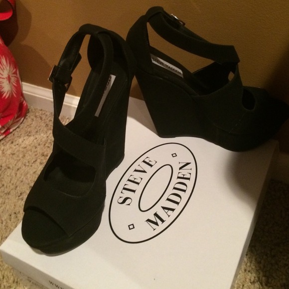 🌼Suede black Steve Madden Xternal wedges🌼 - Picture 2 of 3