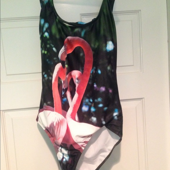 One piece 🌸 Perfect for the beach or the pool🌺