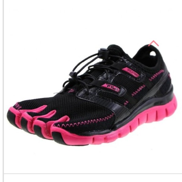 NWT Fila's Women's Skele-Toes Lite in Black/Pink