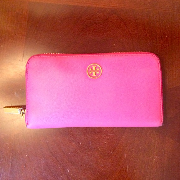 ⭐️⭐️Tory Burch Robinson Continental in Pink👛👛