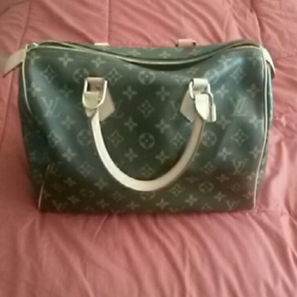 LV Cute purse! Great design!