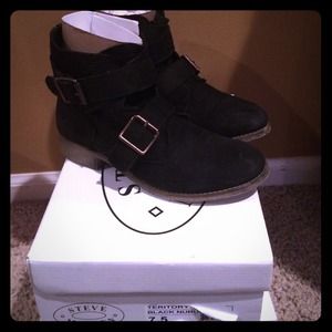 🌼Black Steve Madden territory boots!🌼