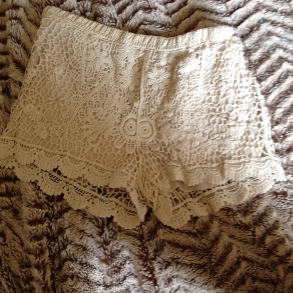 La hearts lace shorts!!