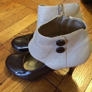 Two tone heel with leather panel size 6