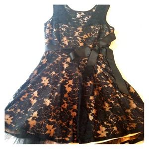 Tan and lace party dress - Gorgeous!